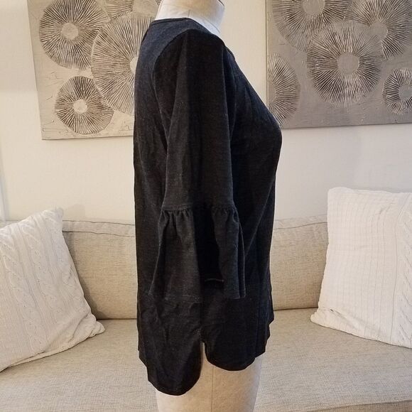 Max Studio Hi Lo Ruffle Bell Sleeve Top sz Med - Picture 3 of 7
